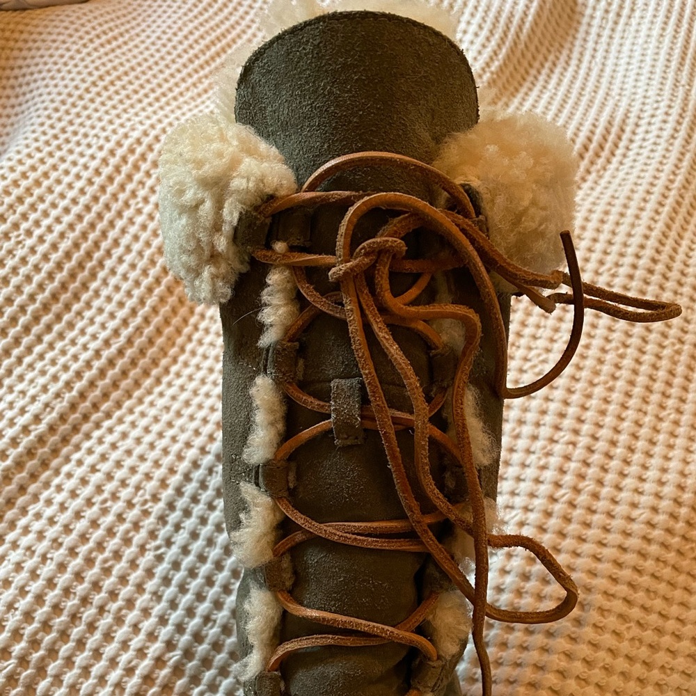 Ugg Appalachian Suede Mid-calf lace up boots- lamb fur sherling lining -Olive/s6